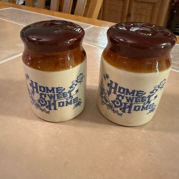 Vintage HOME SWEET HOME♥️Salt n Pepper Shakers - Picture 2 of 9